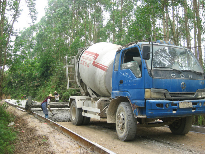 農(nóng)村建筑市場攪拌站配什么樣的水泥攪拌車合適